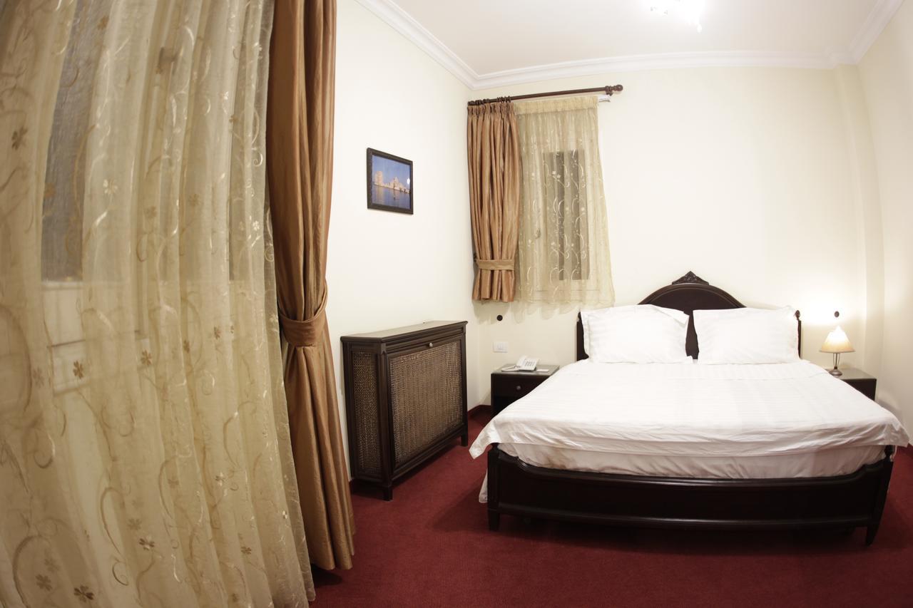 Quartier Suisse Hotel Brummana Oda fotoğraf