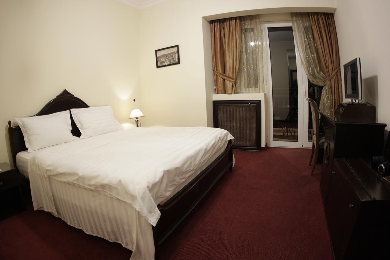Quartier Suisse Hotel Brummana Oda fotoğraf